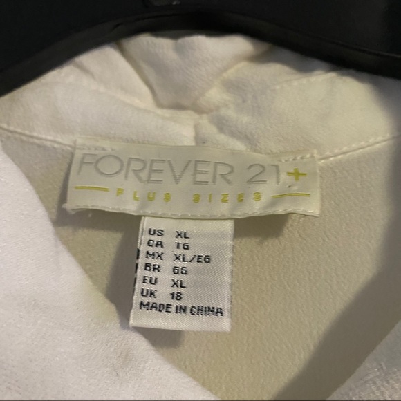 Woman’s button up shirt - Picture 2 of 3